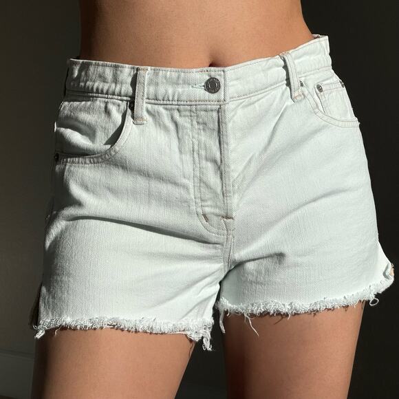 GAP Womens Light Wash Denim Shorts High-Rise 3" Inseam Raw Hem Jean Size 27R - Picture 2 of 5